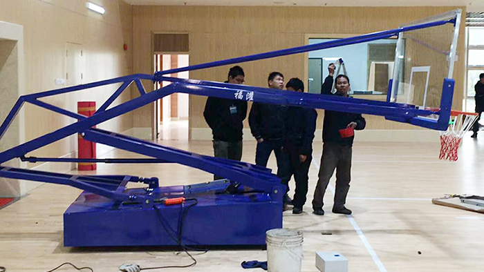 華電國際電力有限公司深圳分公司高檔手動(dòng)液壓籃球架在半夜完工